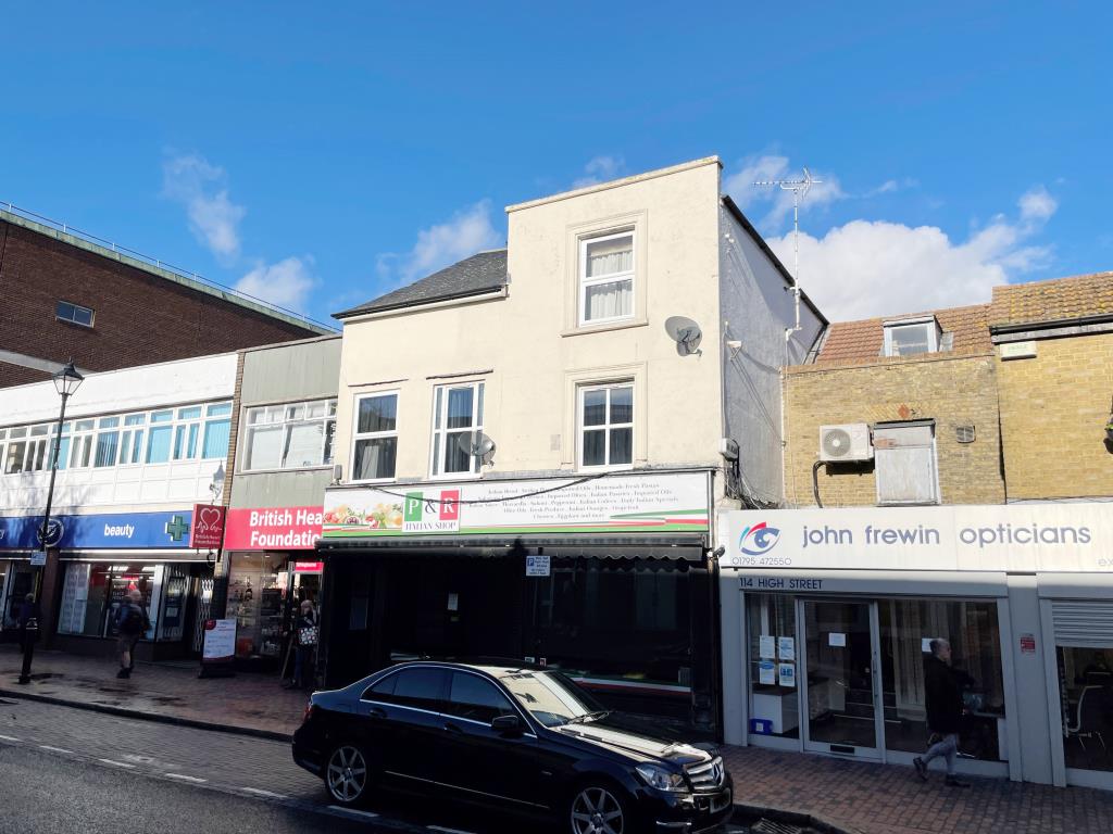 Lot: 130 - VALUABLE FREEHOLD TOWN CENTRE RETAIL AND RESIDENTIAL INVESTMENT - 